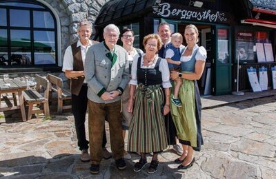 50-jahre-familie-scharfegger-am-raxalm-berggasthof