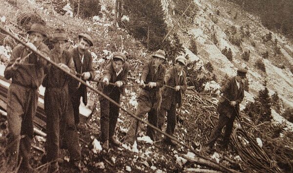 26.Mai 1925_Seilziehen im Gelände für die Materialseilbahn