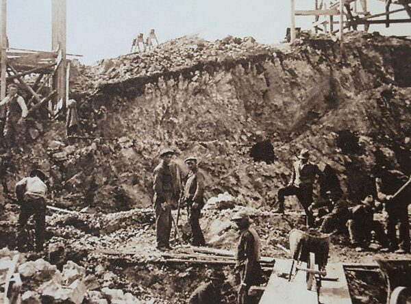 Errichtung der Bergstation_Juli 1925